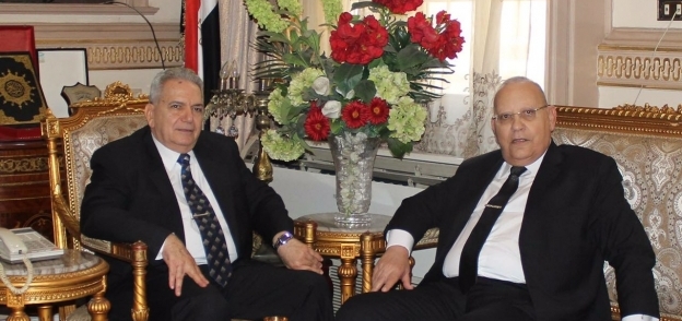 المستشار مجدى أبو العلا خلال لقاء سابق مع وزير العدل - ارشيف
