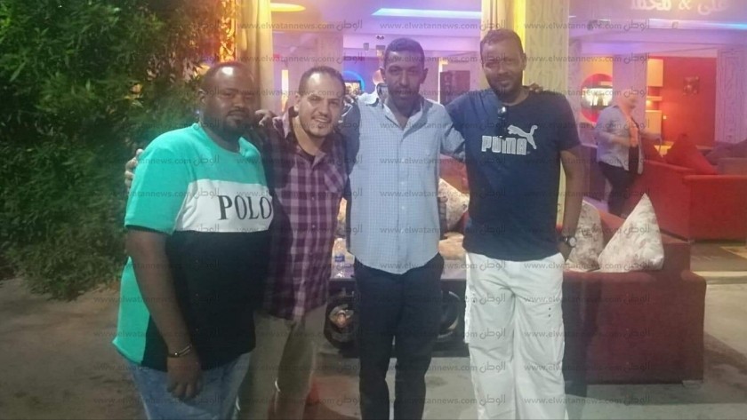محمد الشربيني مع أصحاب الحقيبة