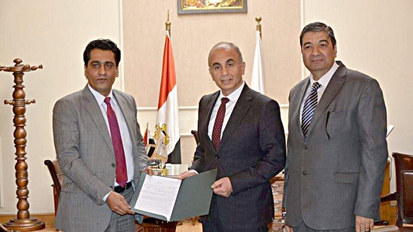 أيمن عبدالمجيد مع رئيس جامعة الزقازيق