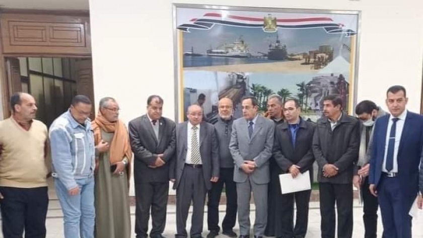 أجتماع محافظ شمال سيناء مع أهالى حرم ميناء العريش