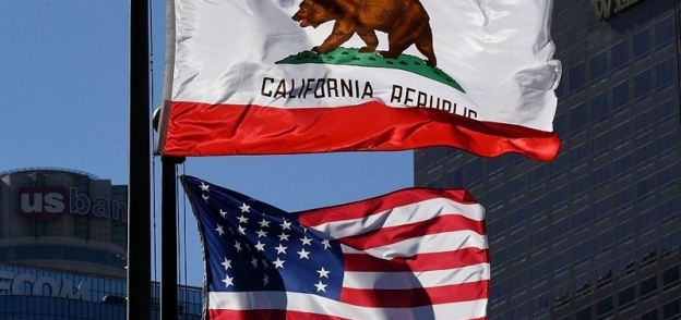 علم كاليفورنيا وعلم الولايات المتحدة