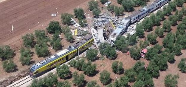 بالصور| 10 قتلى في حادث تصادم قطارين بإيطاليا
