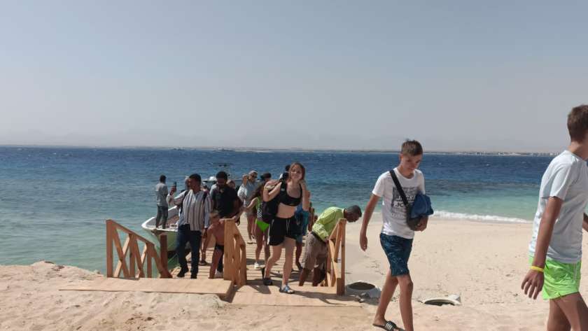 السياح على جزيرة مجاويش