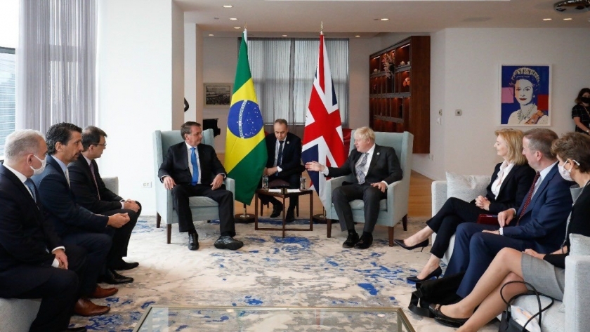 الوفدين البريطاني والبرازيلي خلال اجتماعهما في نيويورك