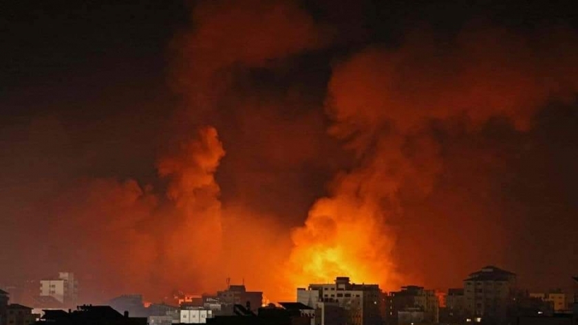 عاجل..غارات إسرائيلية تستهدف محيط مجمع أنصار وساحل الشاطئ في غزة