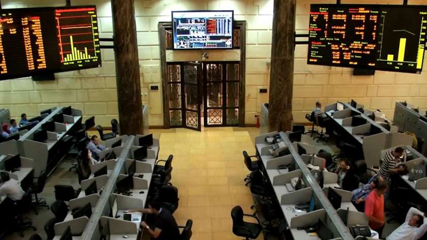 أخبار البورصة المصرية- أداء المؤشرات بمنتصف التعاملات