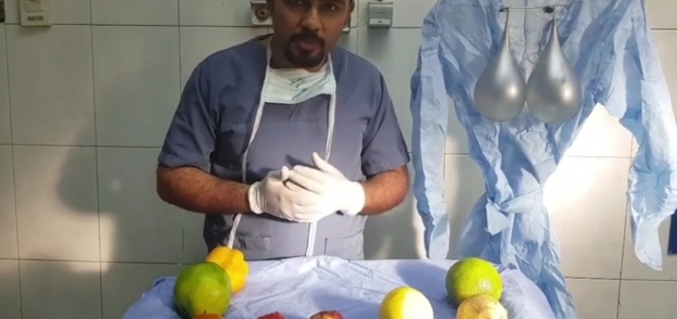 الدكتور رامي فؤاد في أحد الفيديوهات