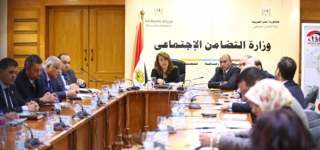 غادة والي أثناء اجتماعها بلجنة تعديل قانون الجمعيات الأهلية