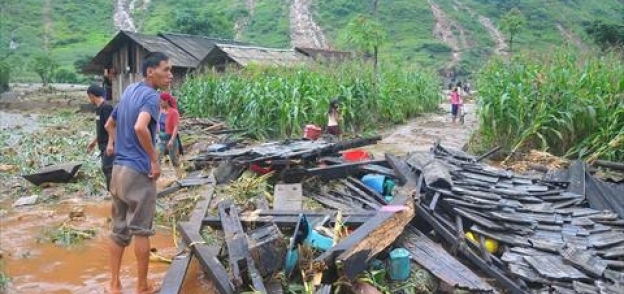 15 قتيلا جراء سيول وانهيارات ارضية في فيتنام