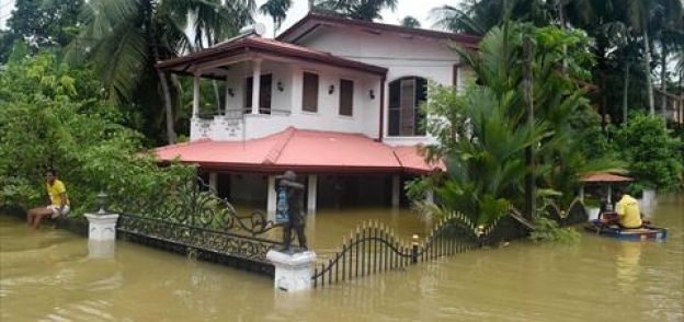 بالصور | الأمطار الموسمية في سريلانكا تشرد 130 ألف مواطن