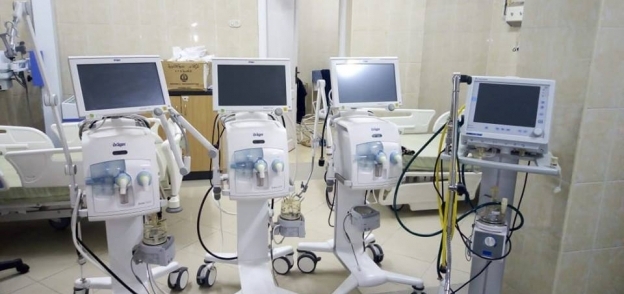 محافظ أسيوط : تزويد 10 مستشفيات ب 54 جهاز تنفس صناعي