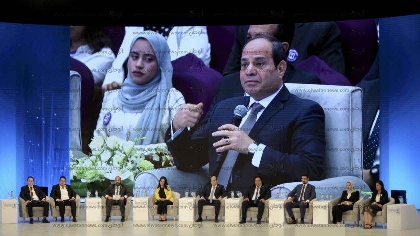 الرئيس عبد الفتاح السيسي خلال الجلسة