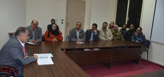 سكرتير عام محافظة الوادى الجديد يلتقى بمديرى ادارات ديوان عام المحافظة
