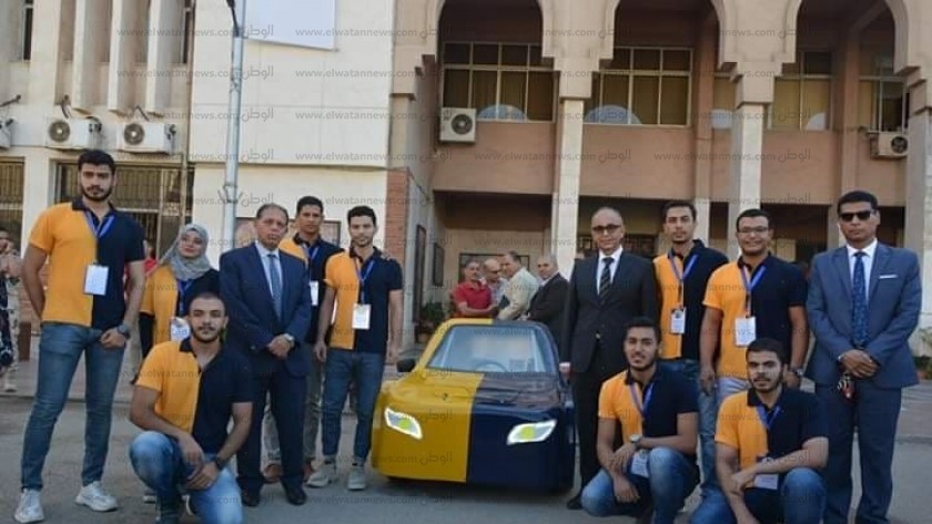 طلاب هندسة الزقازيق يصنعون سيارة كهربائية تشارك في رالي القاهرة بالعاصمة الإدارية