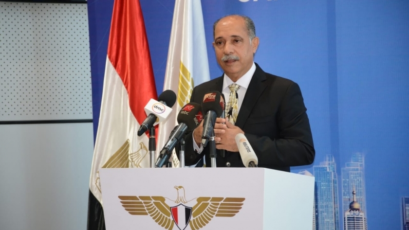الفريق يونس المصري وزير الطيران المدني