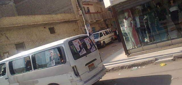 مرشح ينقل الناخبين بأتوبيسات تحمل صوره للمقار الانتخابية في إسماعيلية