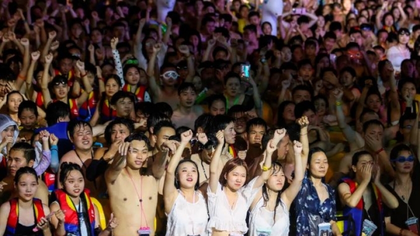 حفل غطس جماعي في مدينة ووهان الصينية
