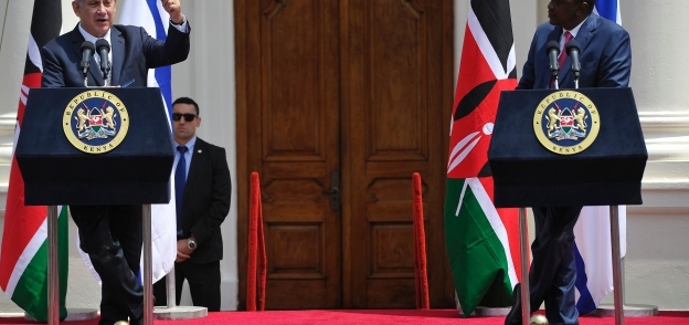 رئيس الوزراء الإسرائيلى بنيامين نتنياهو أثناء مؤتمره الصحفى مع الرئيس الكينى