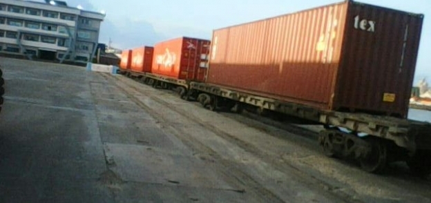 صورة نقل الحاويات من ميناء الإسكندرية إلى أسوان