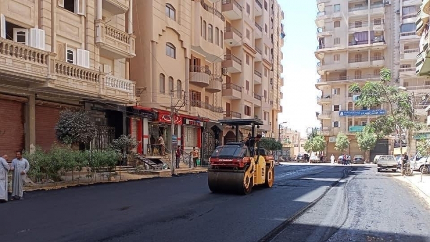 رصف شوارع كفر الشيخ وتحسين شبكة الطرق الرئيسية والفرعية