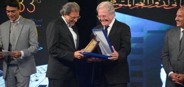 بالصور| تكريم حسين فهمي وخالد يوسف في افتتاح "الإسكندرية السينمائي"