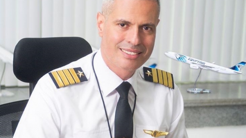 الطيار أحمد عادل رئيس الشركة القابضة لمصر للطيران