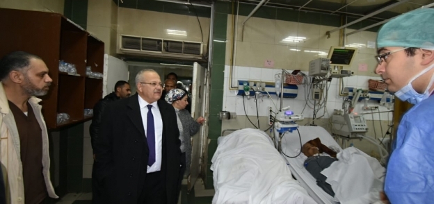 رئيس جامعة القاهرة يزور مستشفى القصر العينى