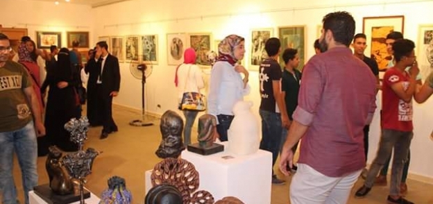 58 فنانا يشاركون في معرض 6×6 بثقافة الإسماعيلية .