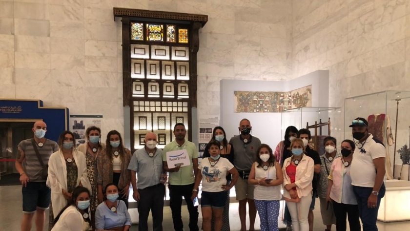 الفوج السياحي الإسباني يزور متحف الحضارة المصرية بالفسطاط