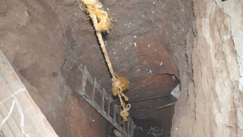 مصرع 3 عمال سقطت عليهم حفرة أثناء التنقيب عن الآثار بالفيوم