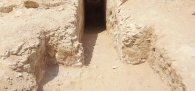 اكتشاف مقبرة صخرية شمال شرق هرم سنوسرت الأول