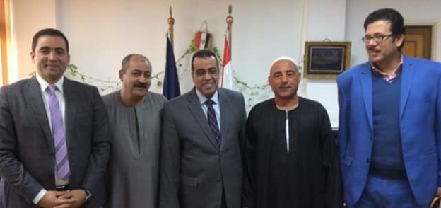 أبو النور نائب رئيس جامعة قناة السويس يستقبل وفد نقابة الفلاحين.