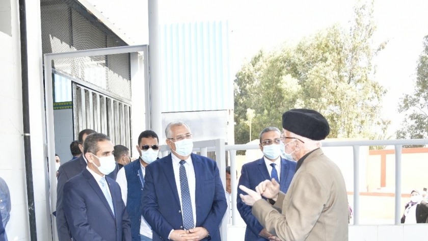 وزير الزراعة ومحافظ الغربية خلال افتتاح فرعي البنك الزراعي بسمنود