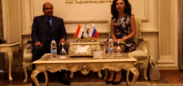 رئيس العربية للتصنيع مع سفيرة سلوفينيا