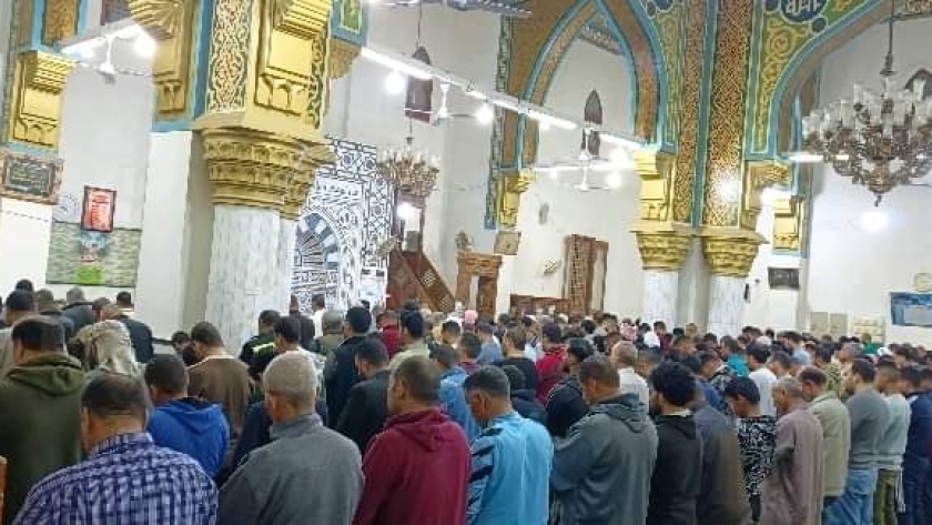 مئات المصلين في مساجد جنوب سيناء