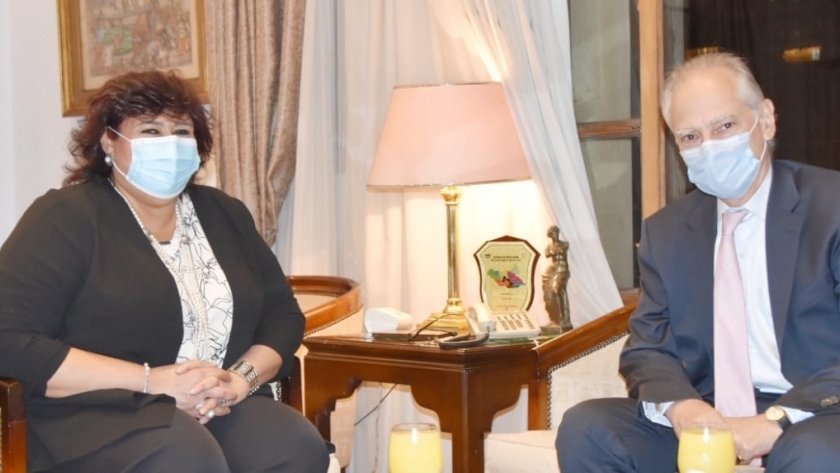 الدكتورة إيناس عبد الدايم وزيرة الثقافة تستقبل السفير اليوناني
