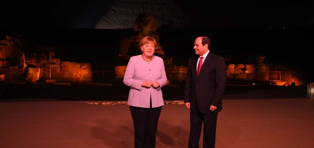 الرئيس عبد الفتاح السيسي والمستشارة الألمانية انجيلا ميركل فى الأهرامات