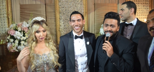 بالصور| تامر حسني وصافيناز يشعلان حفل زفاف محمود وهاله