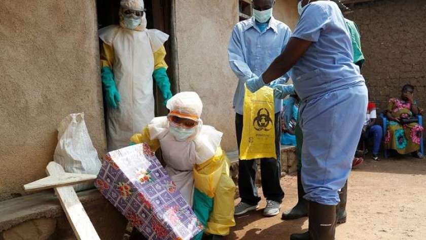 جانب من اتخاذ اجراءات صحية احترازية لمنع انتشار الإيبولا