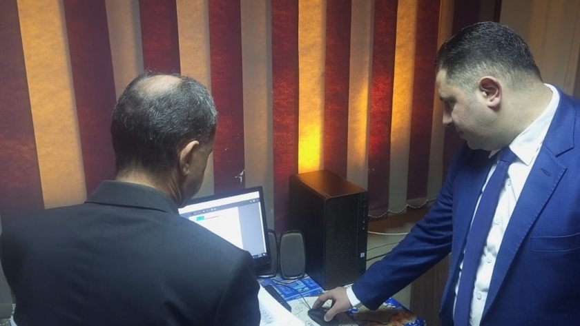 نائب محافظ القاهرة يتفقد المركز التكنولوجي