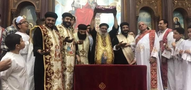 "كنيسة الإسكندرية" تحتفل بعيد استشهاد "الأنبا اثناسيوس" بتطييب رفاته