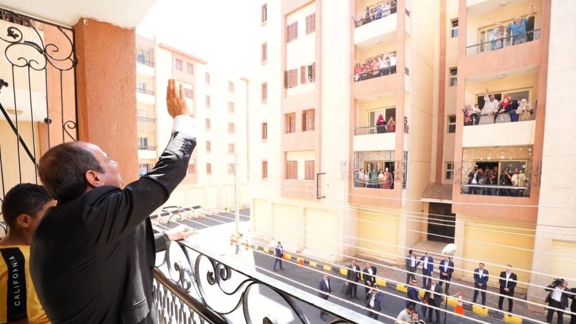 الرئيس السيسي في أثناء زيارته لبني سويف
