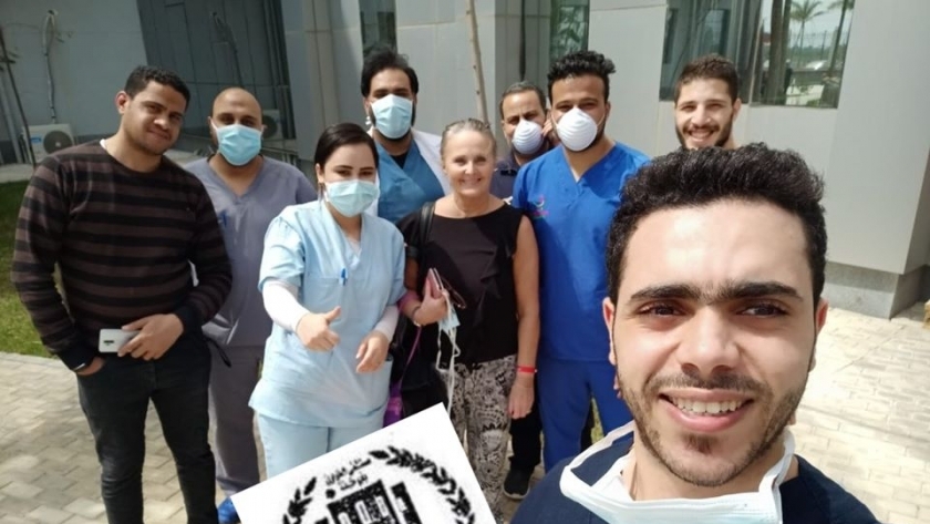 كلوديا  الإيكالية مع طاقم مستشفى ابو خليفة
