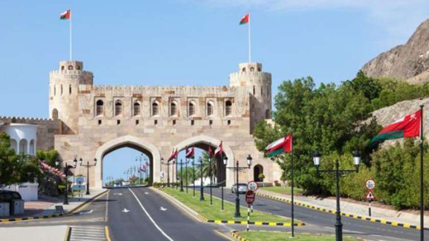 سلطنة عمان: إغلاق المنافذ البرية لمدة أسبوع..وإصابات الإمارات: 253261