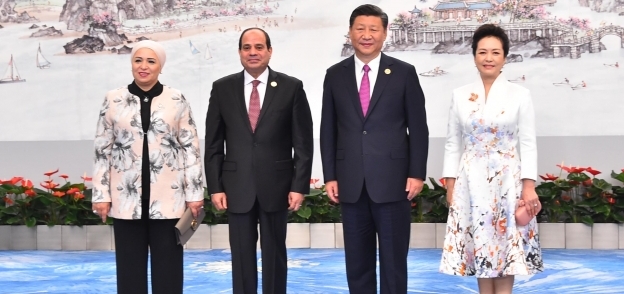الرئيس السيسي وقرينته مع الرئيس الصيني وقرينته