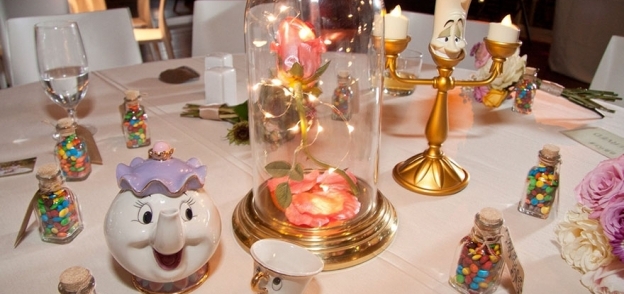الطاولة في حفل الزفاف