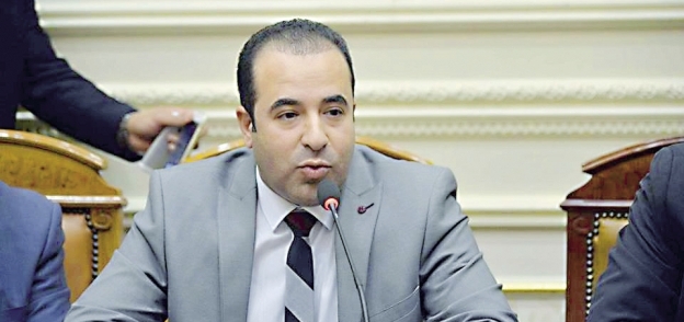 النائب أحمد بدوى رئيس اتصالات النواب