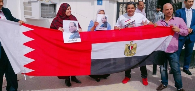 الجالية المصرية أمام سفارة البحرين