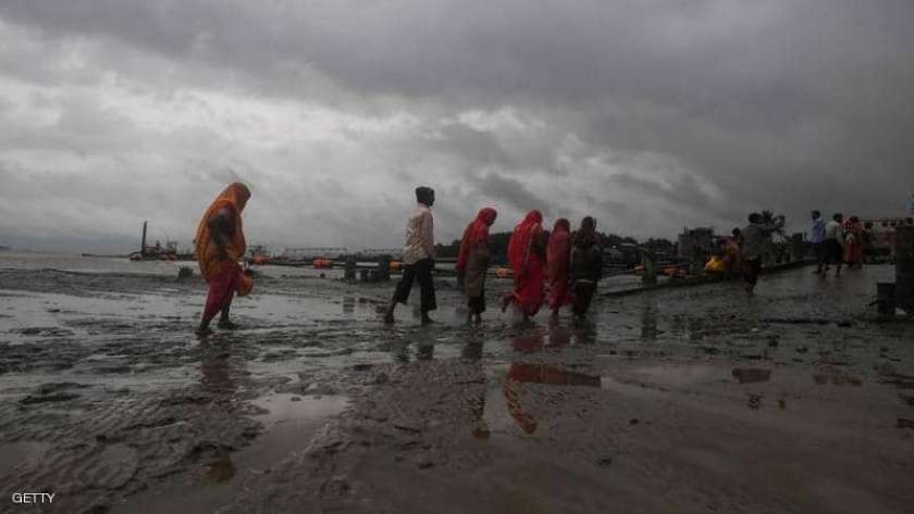 إجلاء المواطنين بسبب إعصار بلبل