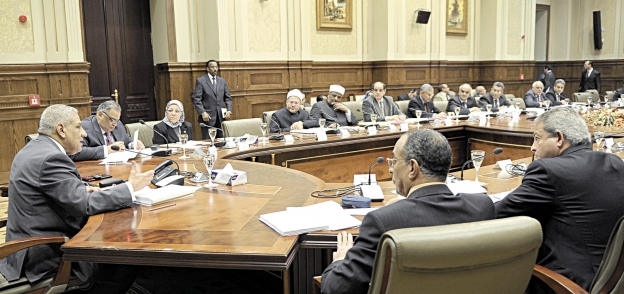 جانب من اجتماع لجنة الإصلاح التشريعى برئاسة «محلب» «صورة أرشيفية»